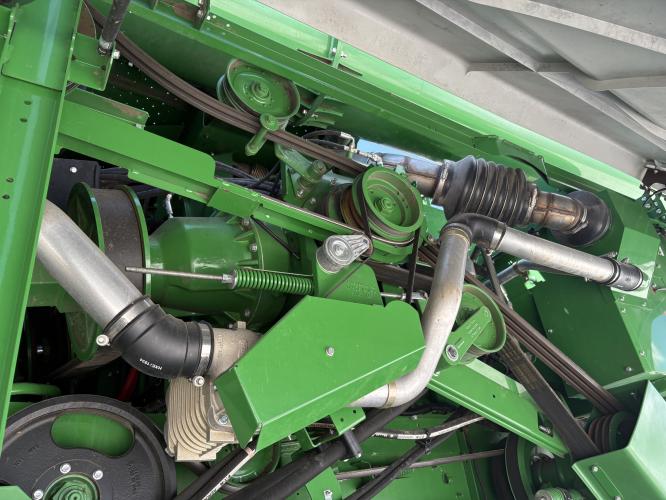 John Deere S670