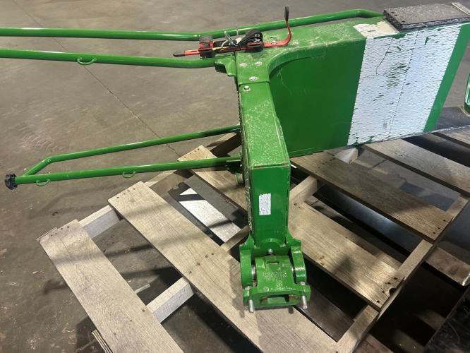 John Deere PIVOTING  LADDER AND LANDING  ATACHMENT FOR S600/S700 COMBINES