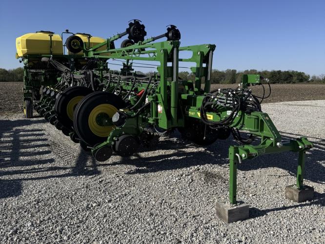 John Deere 1775NT