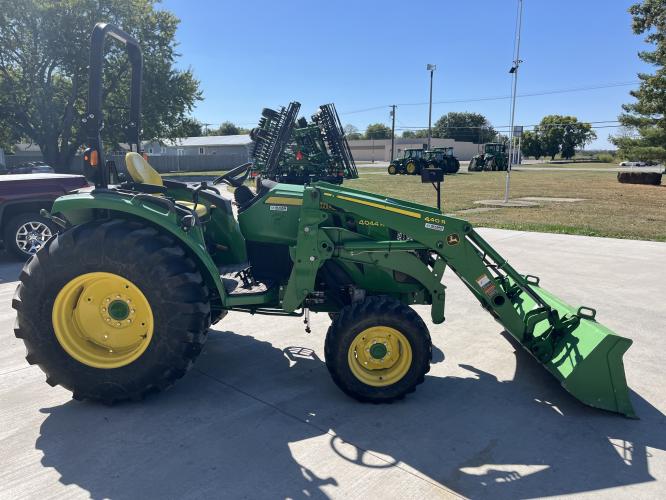 John Deere 4044R