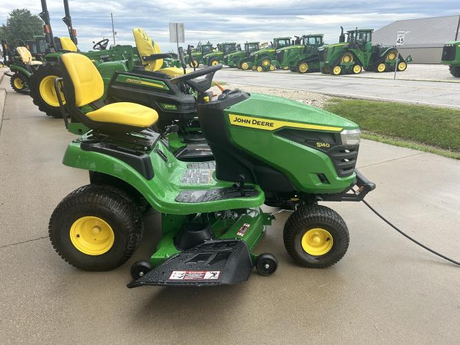 John Deere S140
