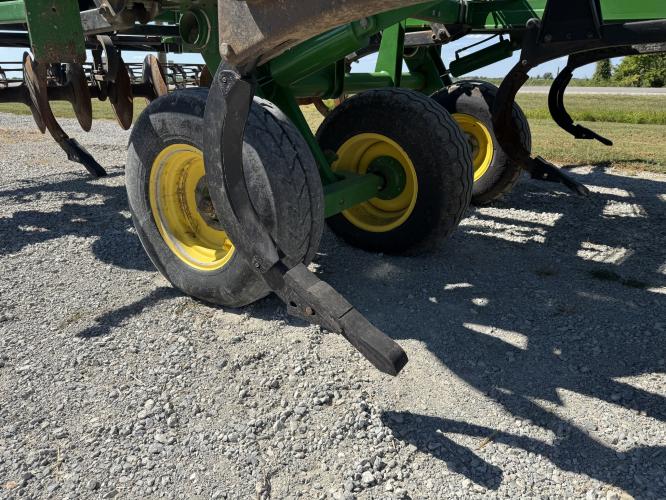 John Deere 2720