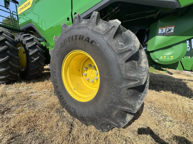 John Deere S7 700