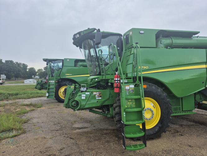 John Deere S790