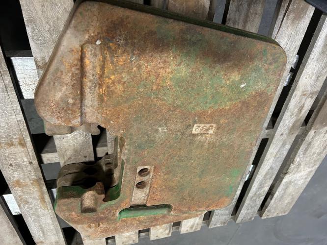 John Deere R58823G FRT SUITCASE WEIGHT