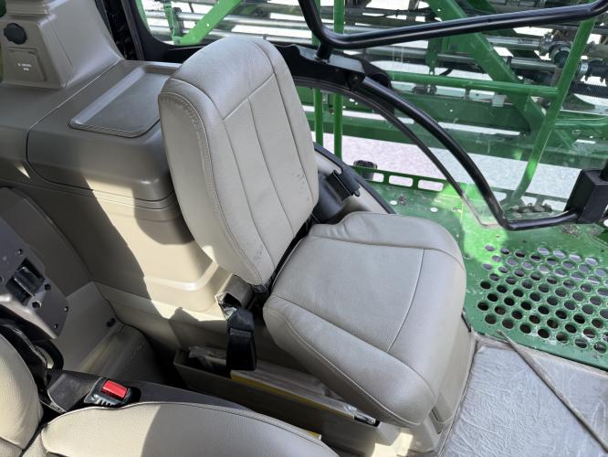 John Deere 412R