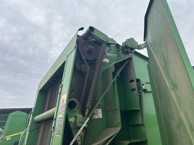 John Deere 569