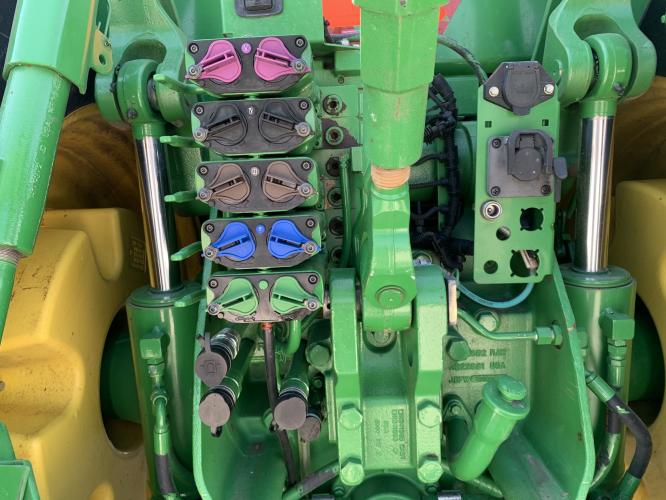John Deere 8335R