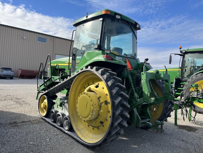 John Deere 8210T