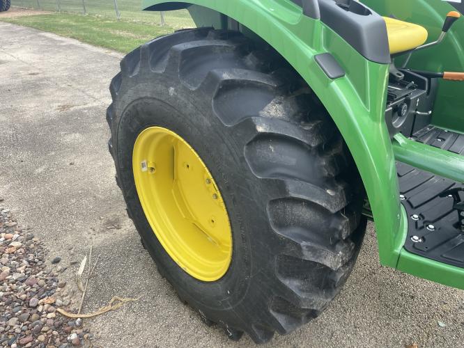 John Deere 4052M