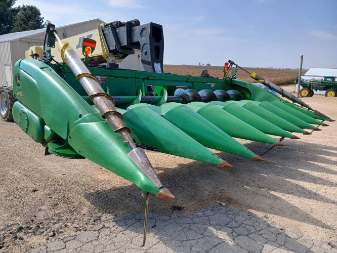 John Deere 608C