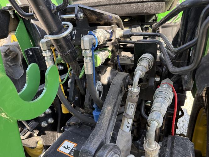 John Deere 2038R