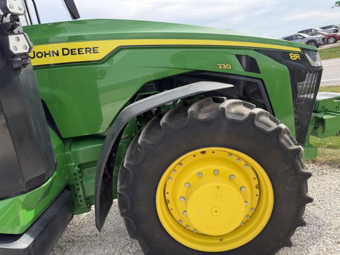 John Deere 8R 230