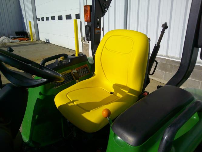 John Deere 3038E