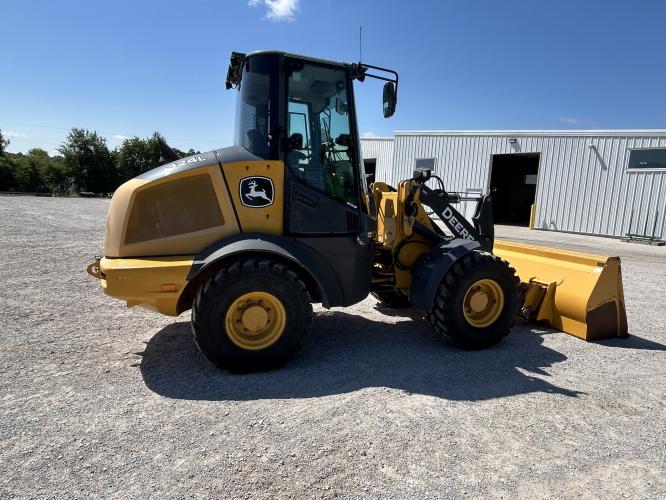 John Deere 324L
