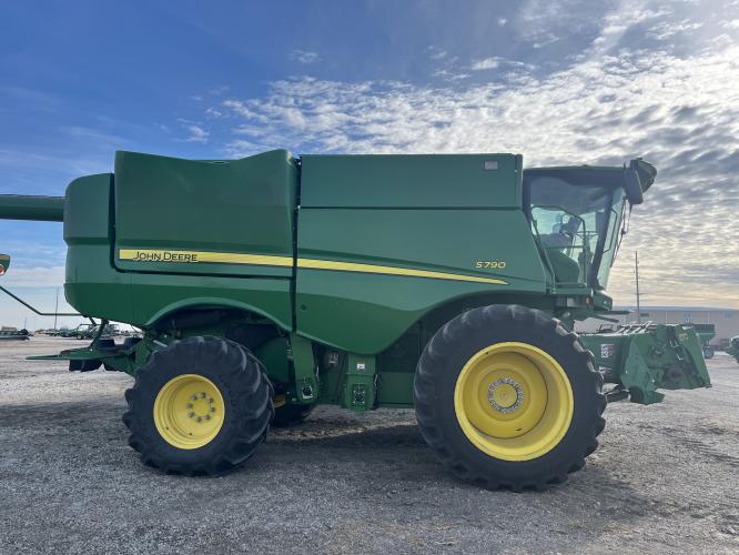 John Deere S790
