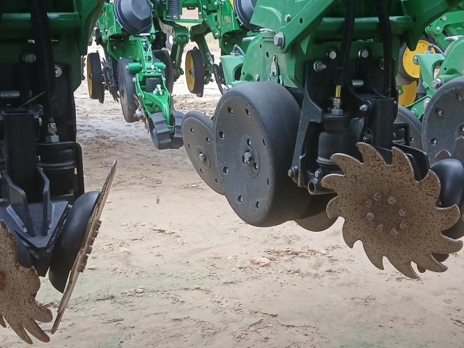 John Deere 1775NT
