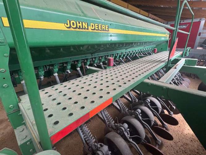 John Deere 1560
