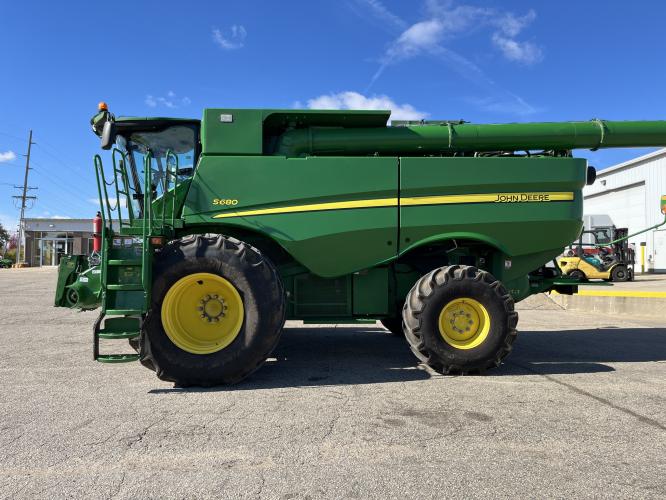 John Deere S680