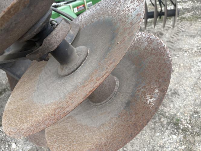 John Deere 637