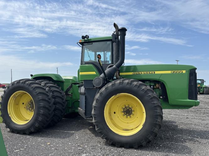 John Deere 9300