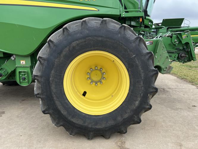 John Deere S670