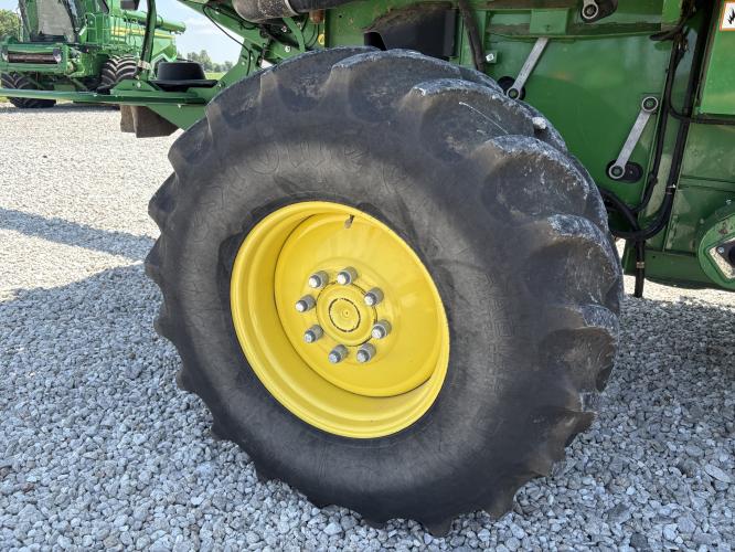 John Deere S670