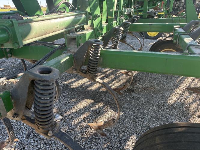 John Deere 2210