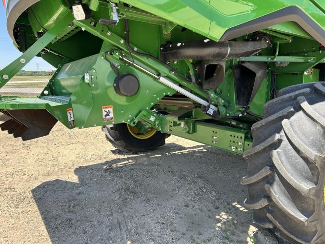 John Deere S7 700