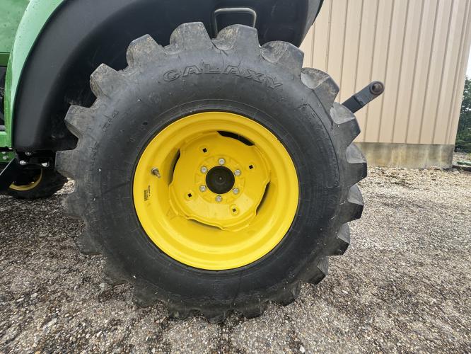 John Deere 2032R