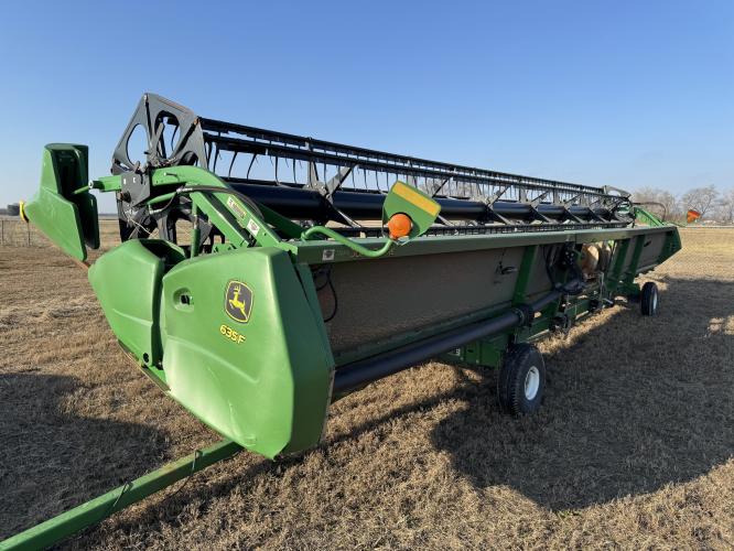 John Deere 635F
