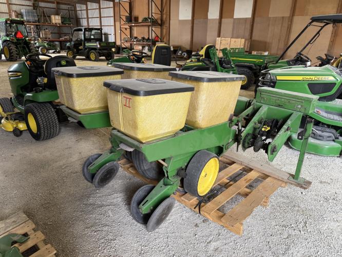 John Deere 7000