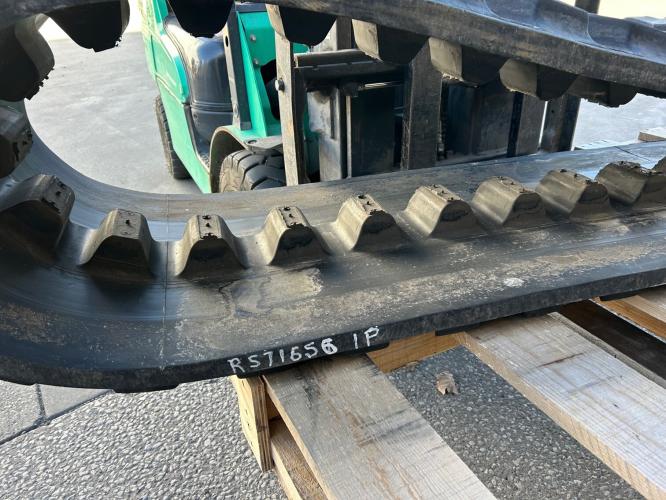 John Deere R571656 - 24" front  TRACK 8RX