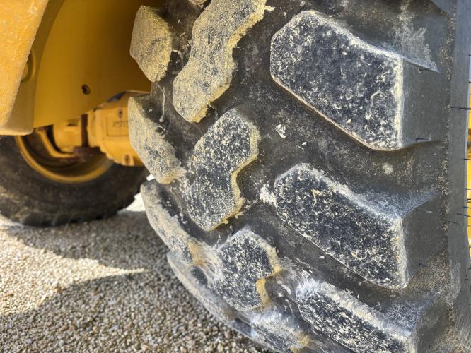 John Deere 324L