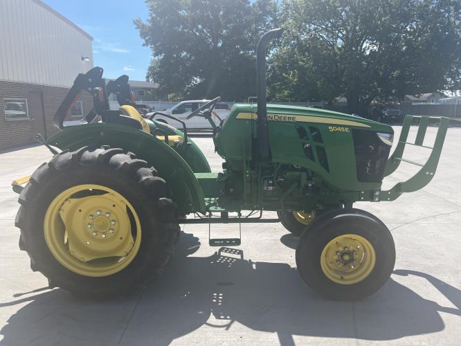 John Deere 5045E