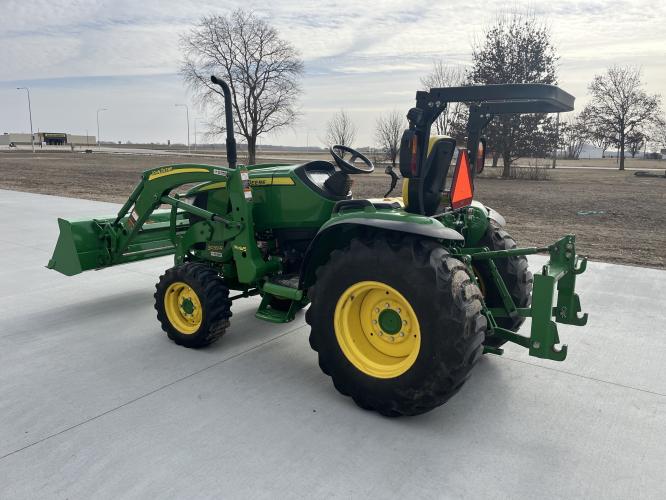 John Deere 3039R
