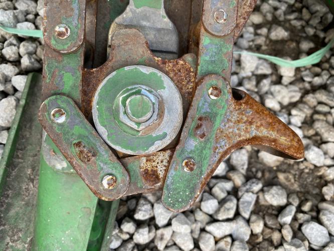 John Deere 608C