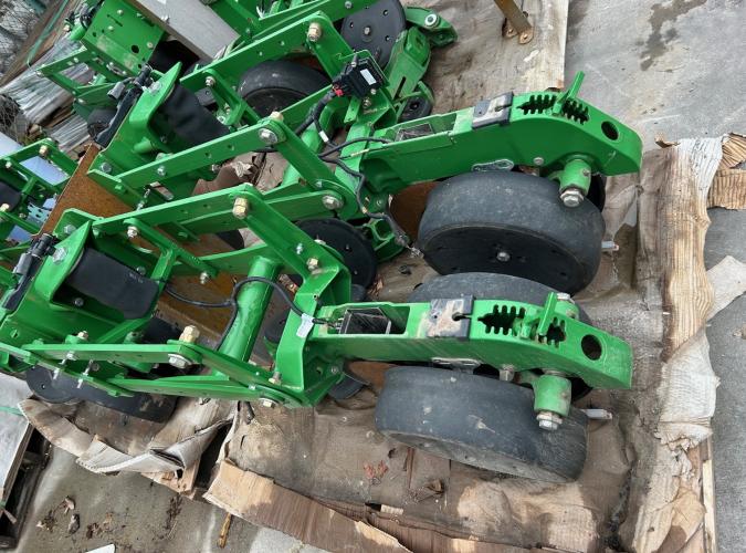 John Deere XP row unit w/ closing wheels, long arms,