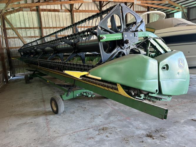 John Deere 635F