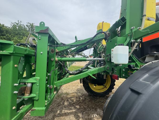 John Deere R4038