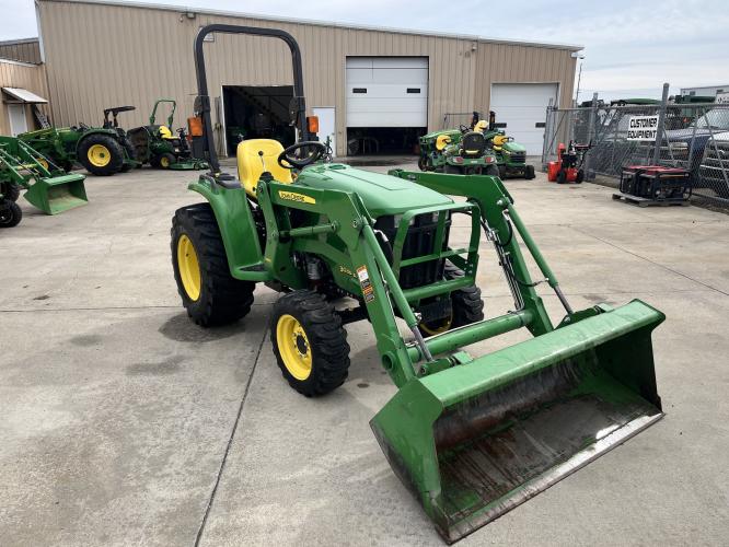 John Deere 3038E