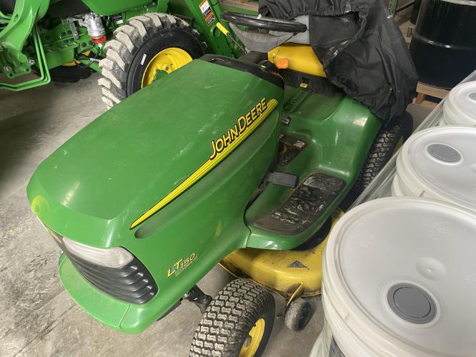 John Deere LT150