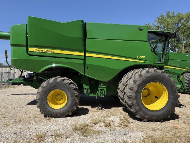 John Deere S780