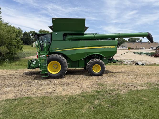 John Deere S780