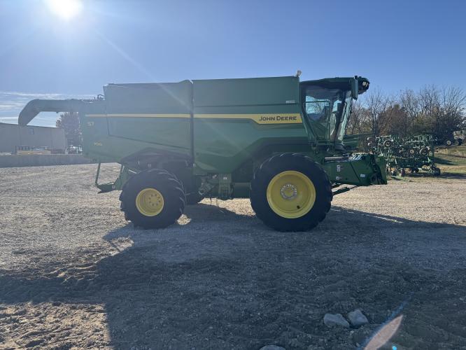 John Deere S7 700