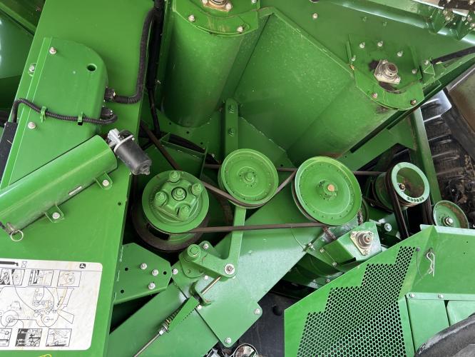 John Deere S670
