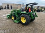 John Deere 3046R