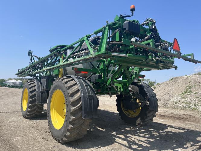 John Deere R4045