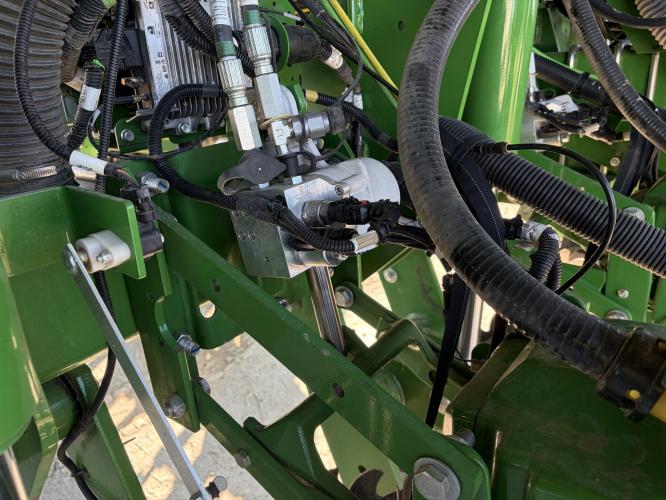John Deere 1775