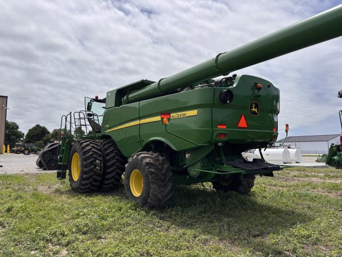 John Deere S780